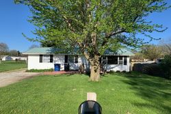 Pre-foreclosure Listing in N 12TH ST MONMOUTH, IL 61462