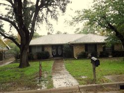 Pre-foreclosure in  GOLIAD DR Arlington, TX 76012