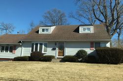 Pre-foreclosure Listing in 1ST AVE BAYPORT, NY 11705