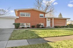Pre-foreclosure in  W ELMWOOD DR Chicago Heights, IL 60411