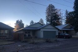 Pre-foreclosure in  SE SILVIS LN Bend, OR 97702