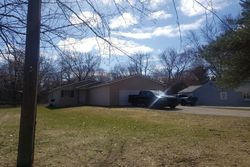  Barker Dr, Waterford MI