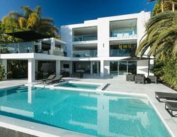 Pre-foreclosure in  ST IVES DR West Hollywood, CA 90069