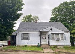 Pre-foreclosure Listing in ANDREWS AVE WEST WARWICK, RI 02893