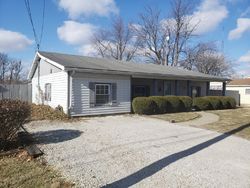 Pre-foreclosure in  S BISSELL ST Virden, IL 62690