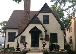 Pre-foreclosure in  MEADOW LN Libertyville, IL 60048