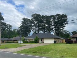 Pre-foreclosure in  BUNCOMBE RD Shreveport, LA 71129