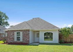 Pre-foreclosure in  FALCONCREST DR Denham Springs, LA 70726