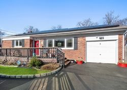Pre-foreclosure in  GRAYLEY PL Huntington Station, NY 11746