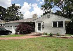 Pre-foreclosure Listing in BARBERRY RD WEST ISLIP, NY 11795