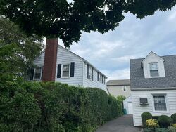 Pre-foreclosure in  STEWART AVE Garden City, NY 11530