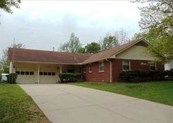 Pre-foreclosure in  SW KNOLLWOOD DR Topeka, KS 66611