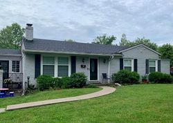 Pre-foreclosure Listing in BLENHEIM RD LOUISVILLE, KY 40207