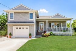 Pre-foreclosure in  FOREST AVE Massapequa, NY 11758