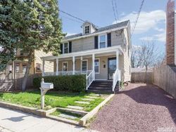 Pre-foreclosure in  ROSLYN AVE Sea Cliff, NY 11579