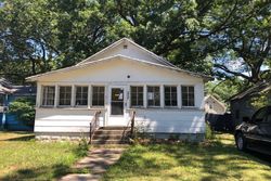 Pre-foreclosure Listing in HOWDEN ST MUSKEGON, MI 49444