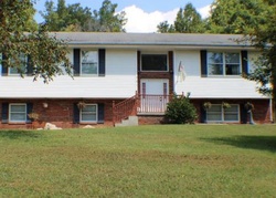 Pre-foreclosure in  HEDGE DR Kingsport, TN 37660