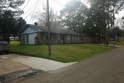 Pre-foreclosure Listing in 25TH ST MCCOMB, MS 39648