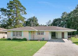 Pre-foreclosure in  MARIONETTE DR Baton Rouge, LA 70811