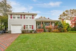 Pre-foreclosure Listing in LIBERTY AVE HICKSVILLE, NY 11801