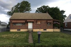 Pre-foreclosure Listing in W HIGH ST POTTSTOWN, PA 19464