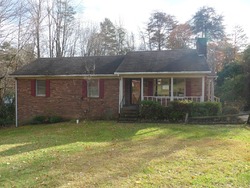 Pre-foreclosure Listing in MOTOR RD WINSTON SALEM, NC 27105