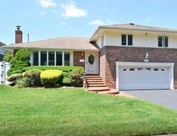 Pre-foreclosure in  PARK DR Seaford, NY 11783