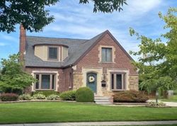 Pre-foreclosure in  HAWTHORNE RD Grosse Pointe, MI 48236