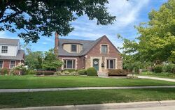 Pre-foreclosure in  HAWTHORNE RD Grosse Pointe, MI 48236