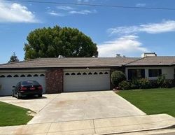 Pre-foreclosure in  LONE OAK DR Bakersfield, CA 93312