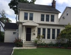 Pre-foreclosure Listing in ELLARD AVE GREAT NECK, NY 11024