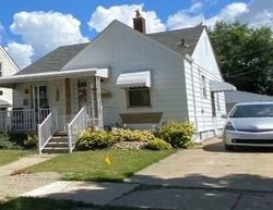 Pre-foreclosure Listing in MEYER AVE ALLEN PARK, MI 48101