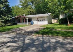 Pre-foreclosure Listing in 9TH ST EAST MOLINE, IL 61244