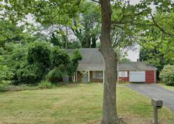 Pre-foreclosure Listing in MAYMONT LN STONY BROOK, NY 11790