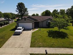 Pre-foreclosure Listing in TREVERTON DR FORT WAYNE, IN 46816