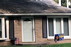 Pre-foreclosure Listing in N ROOSEVELT AVE SAINT ANNE, IL 60964