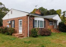 Pre-foreclosure in  POTTER LN Gloucester, VA 23061