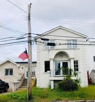 Pre-foreclosure in  SOMERSET DR Seaford, NY 11783