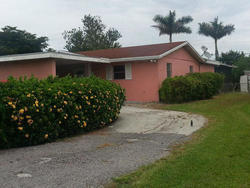 Pre-foreclosure in  SE 2ND ST Belle Glade, FL 33430
