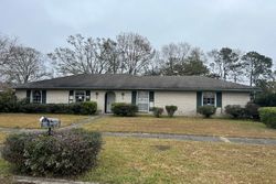 Pre-foreclosure in  E GLENNSADE DR Baton Rouge, LA 70814