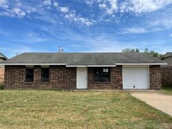 Pre-foreclosure in  HIGHLAND DR Bartlesville, OK 74003