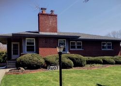 Pre-foreclosure Listing in MORAINE AVE MUNSTER, IN 46321