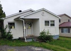 Pre-foreclosure in  FERNLEAF DR Maysville, KY 41056