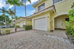 Pre-foreclosure in  IMPERIAL LAKE RD West Palm Beach, FL 33413