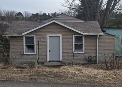 Pre-foreclosure in  SHUSTER DR Freeport, PA 16229