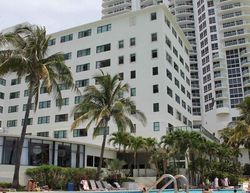 Pre-foreclosure in  COLLINS AVE  Miami Beach, FL 33141