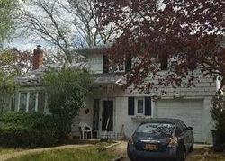 Pre-foreclosure in  FRESNO DR Plainview, NY 11803