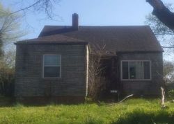 Pre-foreclosure in  DIXDALE AVE Louisville, KY 40210