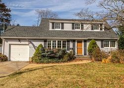 Pre-foreclosure in  SURREY LN Massapequa Park, NY 11762