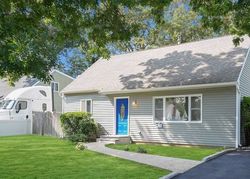 Pre-foreclosure Listing in PARKWAY BLVD WYANDANCH, NY 11798